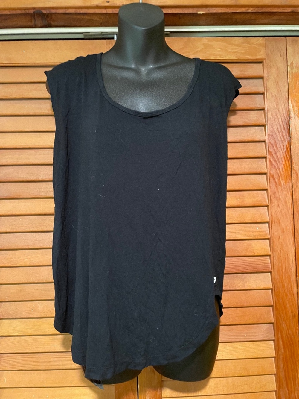 "90 Degree" lattice back, sleeveless, black t-shirt